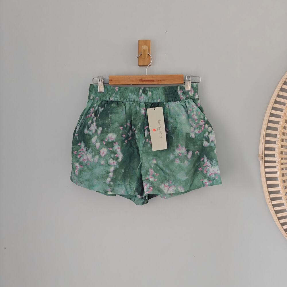 NWT Sweaty Betty Anytime Pull On Shorts Green Lavender Meadow Floral XS